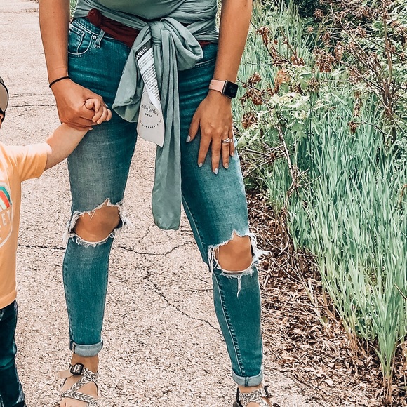 Levis womens skinny jeans with distressed knees color is brushed indigo size 28 - Picture 5 of 5